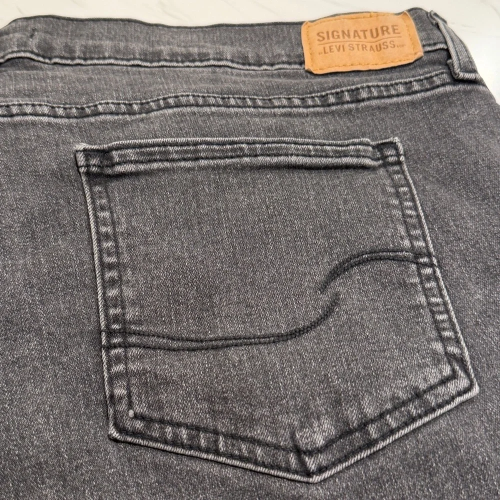 Levi’s black Heritage high rise jean shorts  size 20. 35 waist  Great condition! - Picture 7 of 7